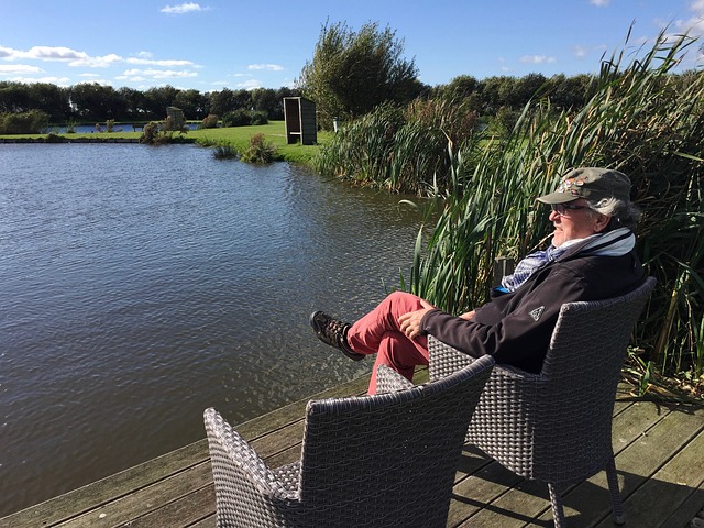 开云APP：足球赛上向对手挥拳 丹戎巴葛联队19岁球员被捕.